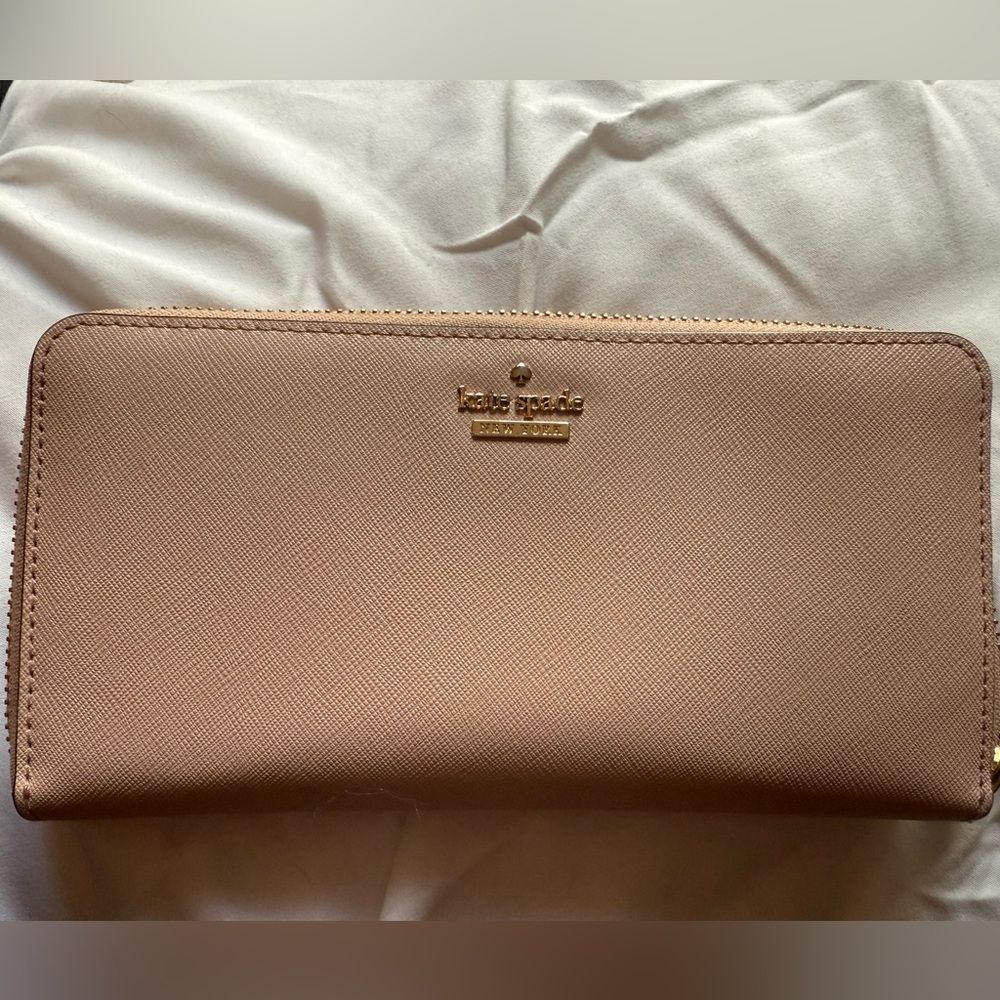 Kate Spade RARE color vintage 
Kate Spade blush Wallet Sleek Design Leather
